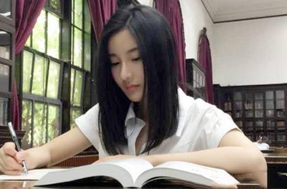 清华校花火了，高考“双料状元”，容貌堪比明星，要出道的节奏