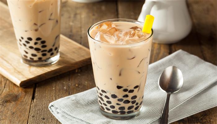 秋意浓时，暖手暖心的第一杯奶茶悄然上线