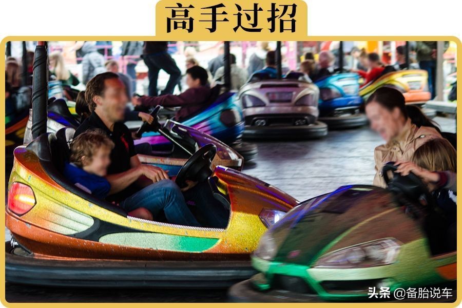 坐车时如何区分油门与刹车踏板？