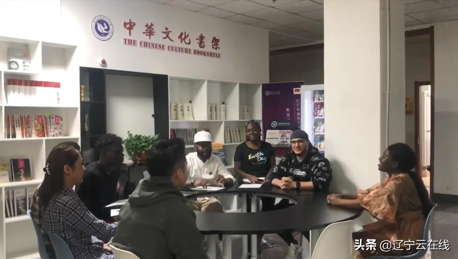 辽宁抚顺这所高校有群“洋雷锋”