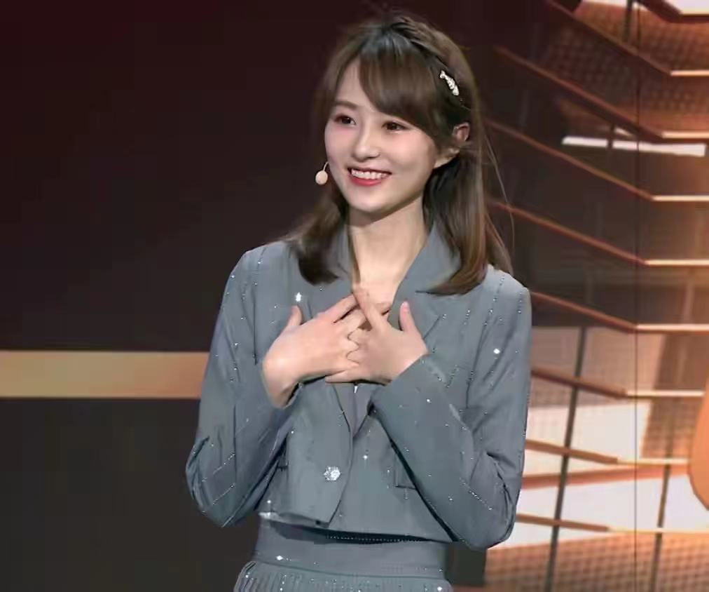 小七5,小七是库里球迷,被主持人戏称为七姐,其特质其实更像七妹,拥有