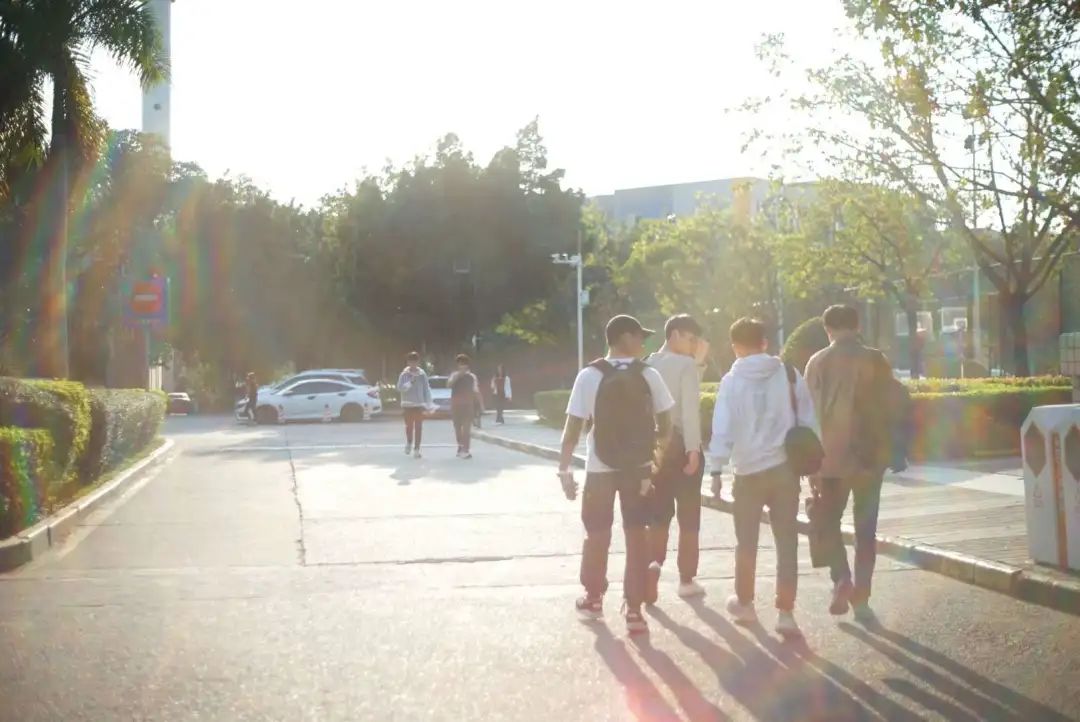 广东这所大学有广州、清远两校区。虽然是民办，但是环境超美