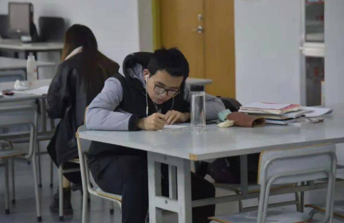 大学生要注意，很多证书考了也没用，有“含金量”的是这些证书