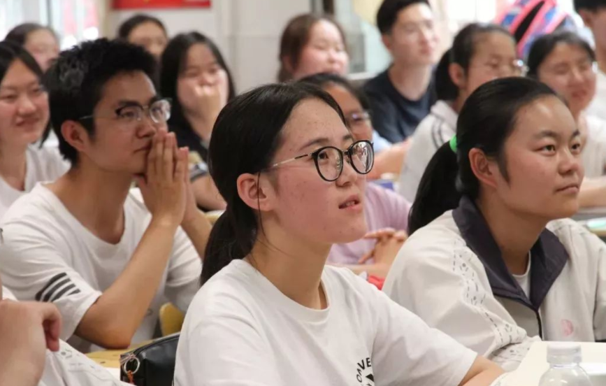 四川这4所大学害人不浅，名字听着高大上，毕业证却如同一张废纸