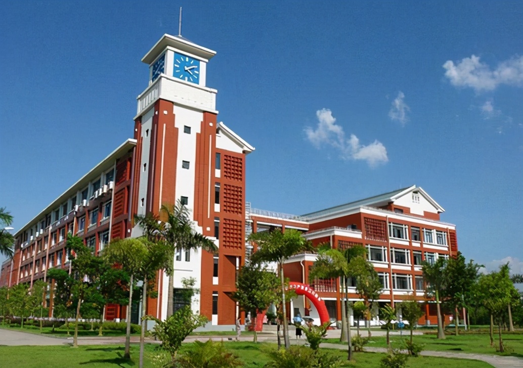 华侨大学是几本(张雪峰评价华侨大学)-小螳螂百科网