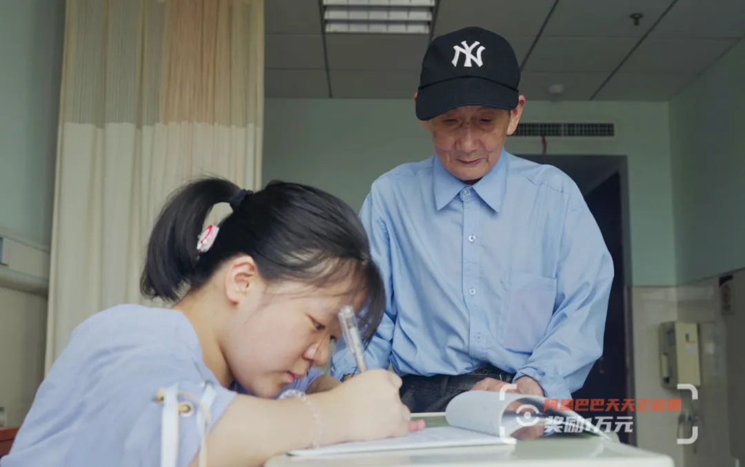 双腿畸形6年9次手术，女孩高考560分填报医学院：长大我想成为你