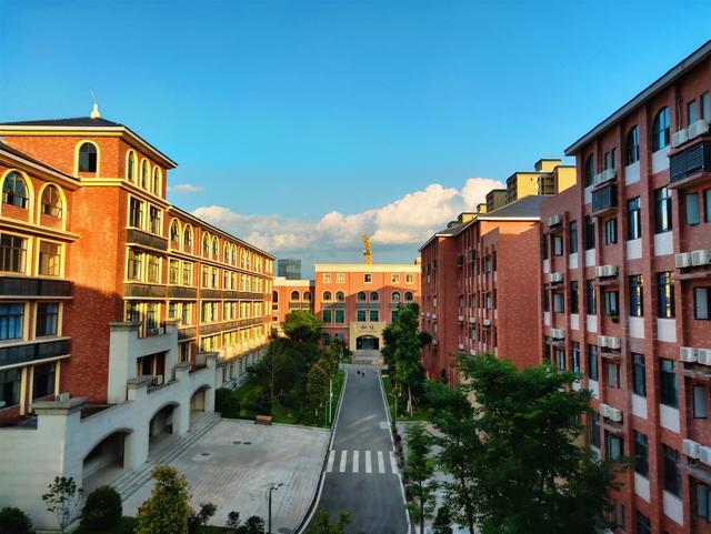 四川广安实力雄厚五所重点中学,重本率遥遥领先,能考上的皆学霸