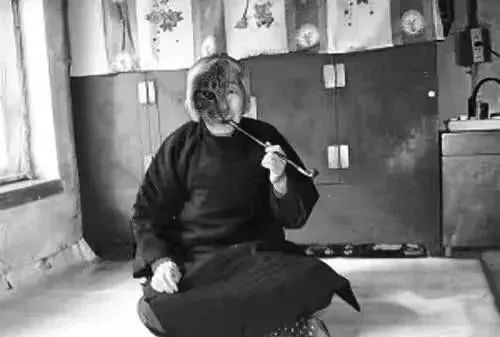 历史上的神奇事件之一，哈尔滨“猫脸老太婆”事件，榜上有名