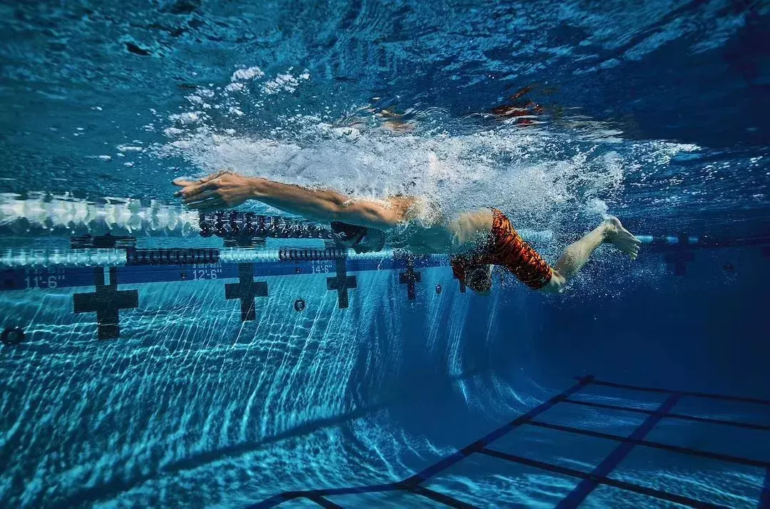 蛙泳动作要领详解，13个蛙泳技巧和诀窍分析？