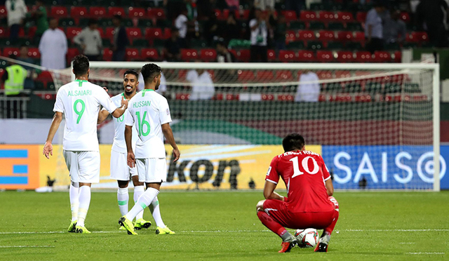 就在凌晨，亚洲杯赛场悲剧重演，朝鲜男足再遭国足老对手“血洗”