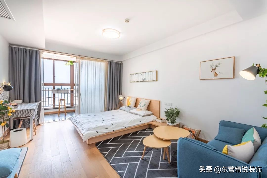 30款卧室阳台装修效果图，卧室阳台窗帘这样装真美