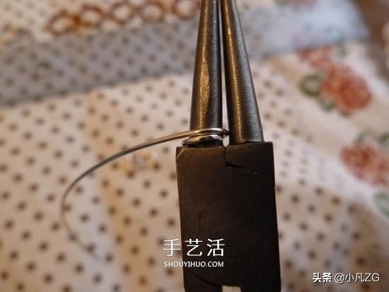 DIY铜线手链的步骤图 铜线手工制作手饰教程