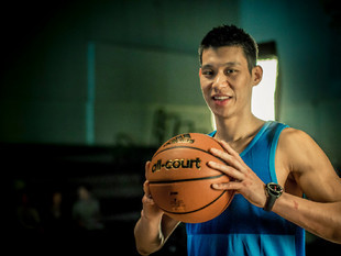 林书豪在nba的成就（从被歧视的落选秀，到科比头上砍38分，这是林书豪的逐梦之路）