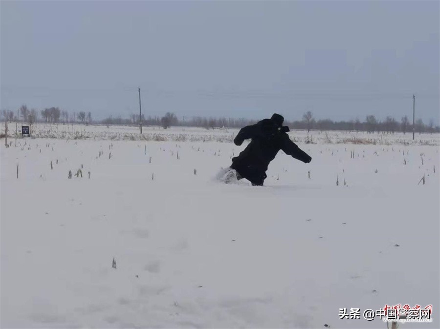 雪落无声 心中有责——致敬民警风雪中的坚守