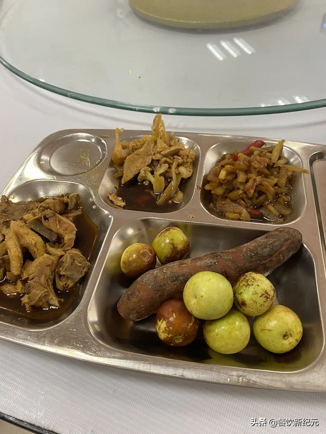 我，28岁，在包邮区当小学老师，年薪15万，看到食堂伙食，想离职