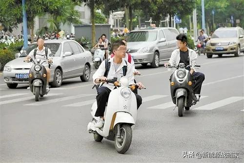 新能源汽车需要驾照吗？无需考驾照也能开？