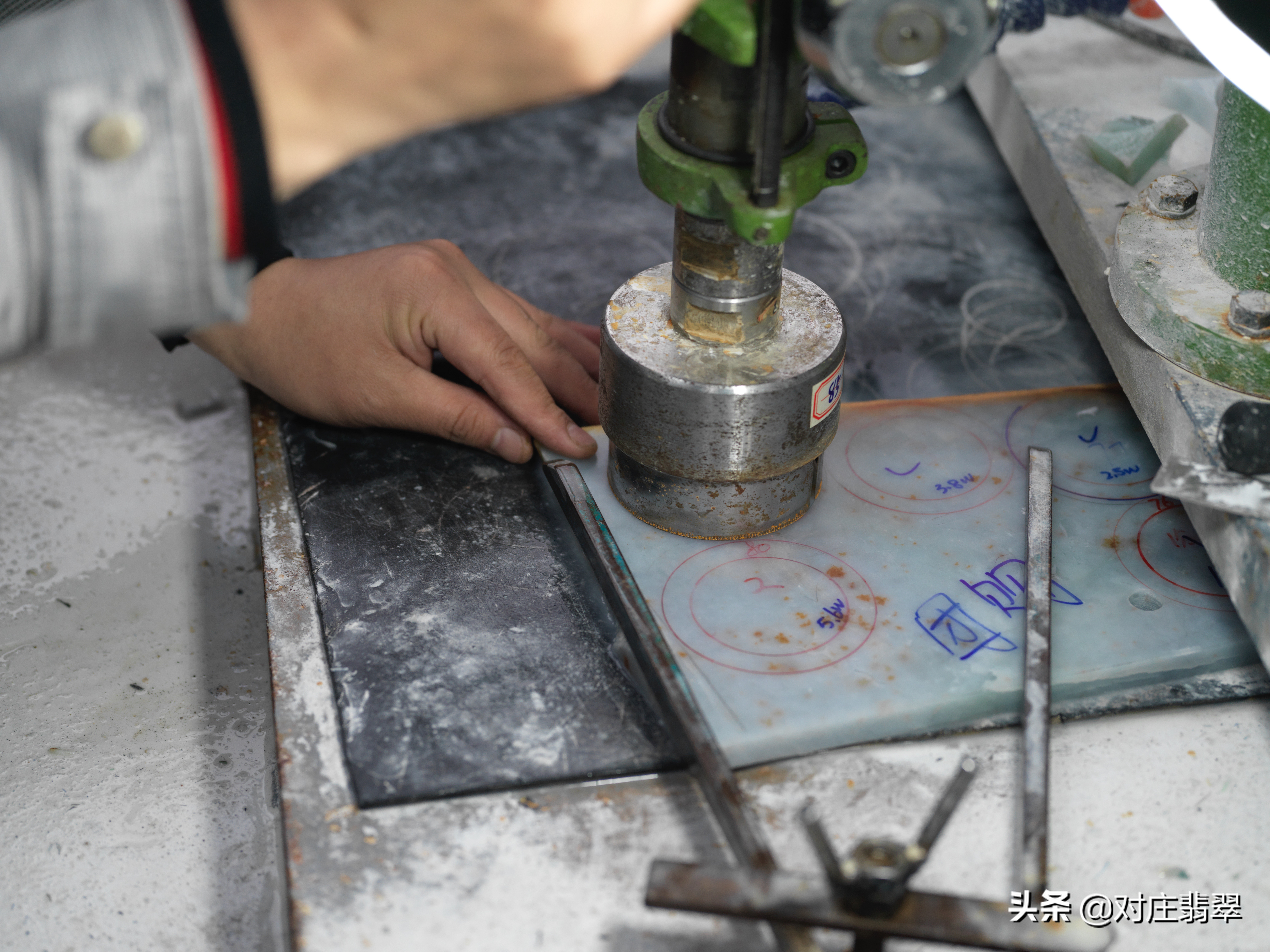 翡翠手镯的加工流程揭秘!