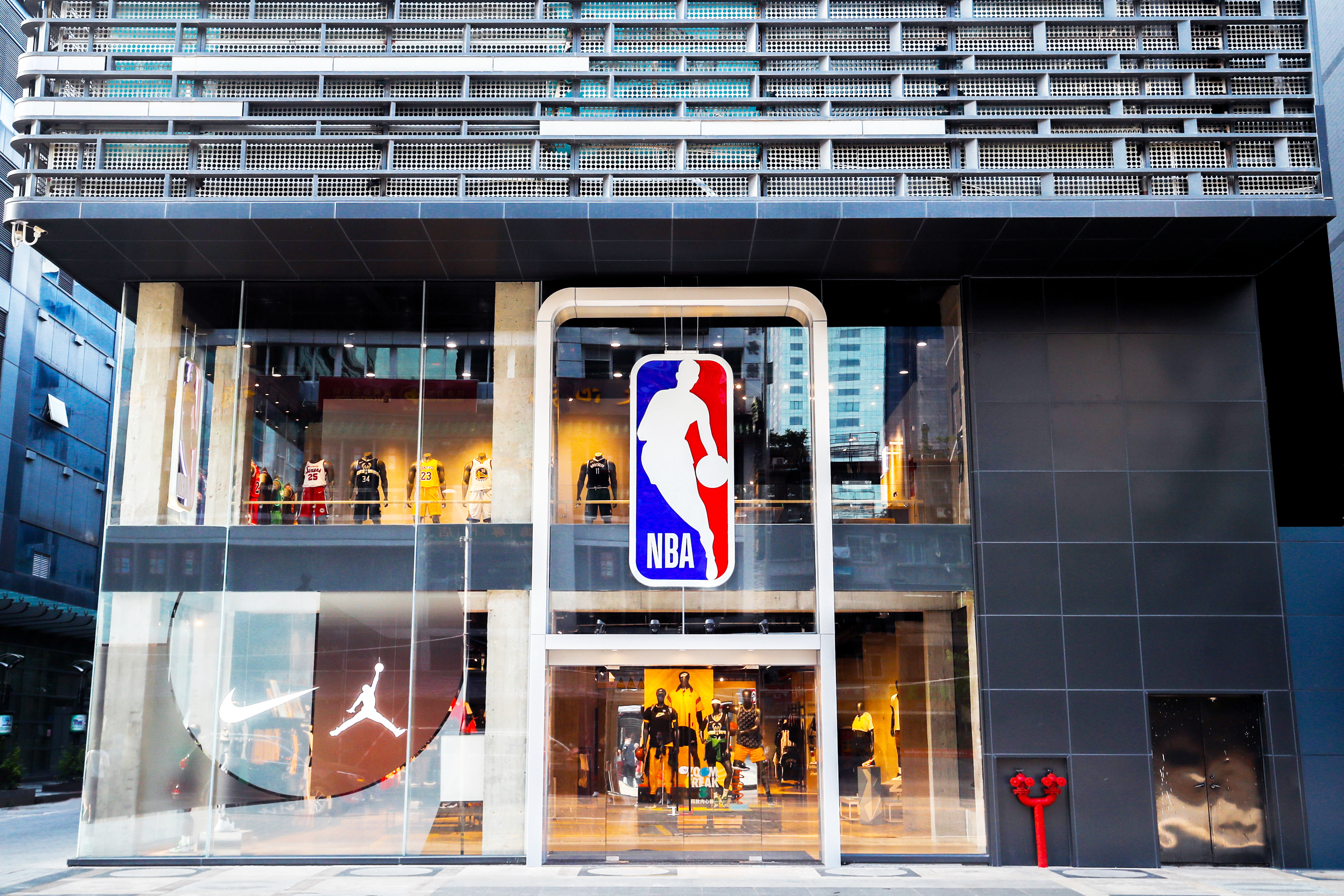 NBA商城(全球最大NBA旗舰店在广州揭幕)