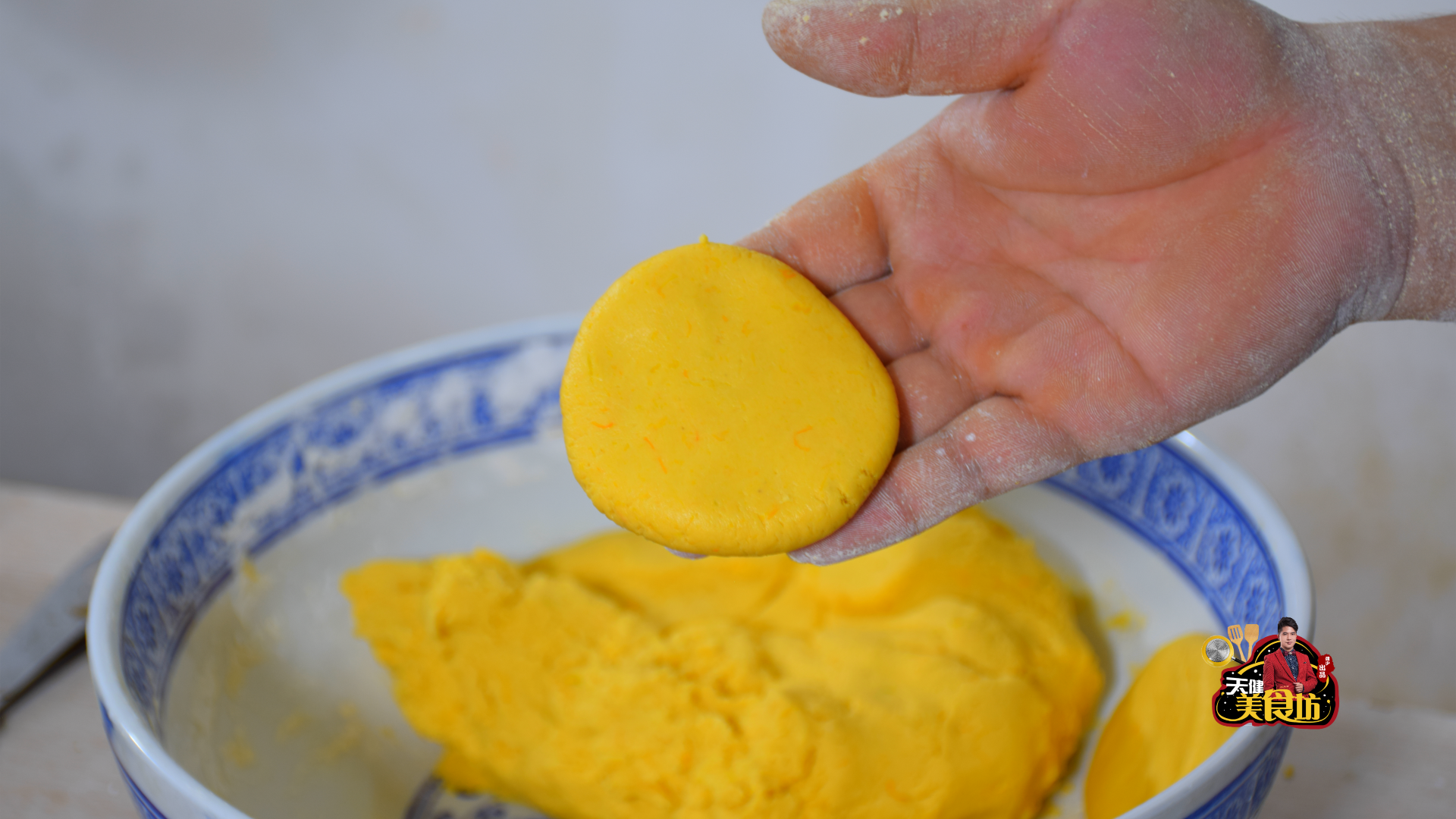 怎么制作南瓜饼（手把手教你做出厨房小白都会的南瓜饼）