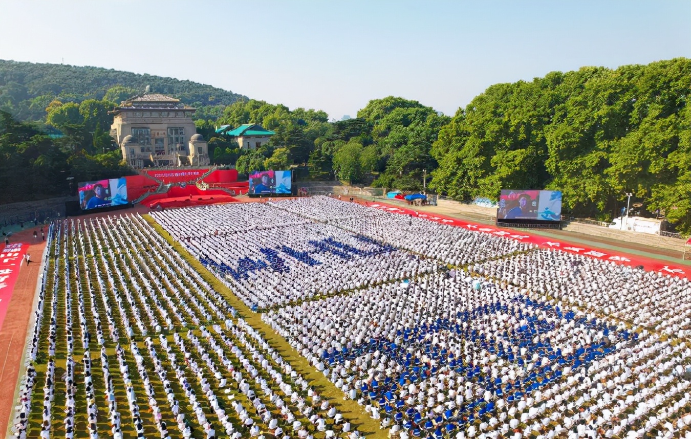 武汉多所大学出现“天价学费”，家长倍感压力，这学还上不上？
