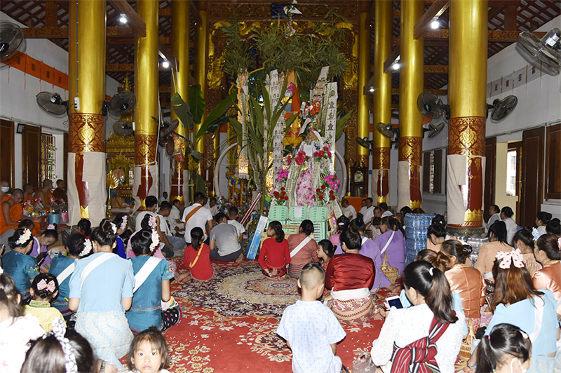 勐拉地区傣族群众举行赕佛“诵经节”活动