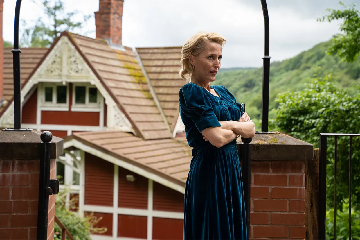 好莱坞“性教育”女星想穿胸罩？ “谁爱穿，我不做！”