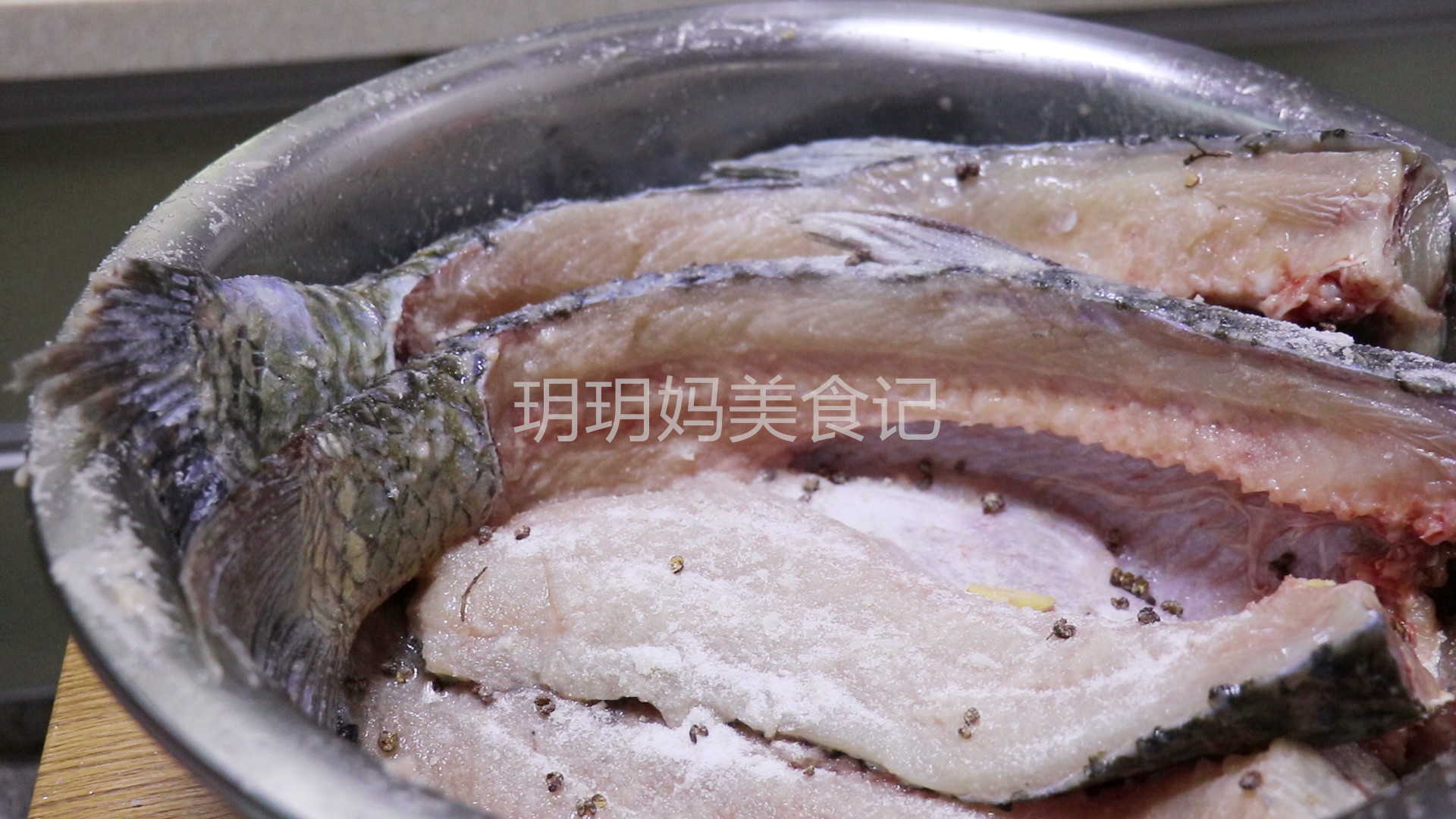 教你正宗腌腊鱼的方法，配料简单味道足，保存时间越长吃起来越香