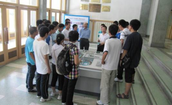 大学生当班干部，什么职位比较“吃香”？不是班长也不是学习委员