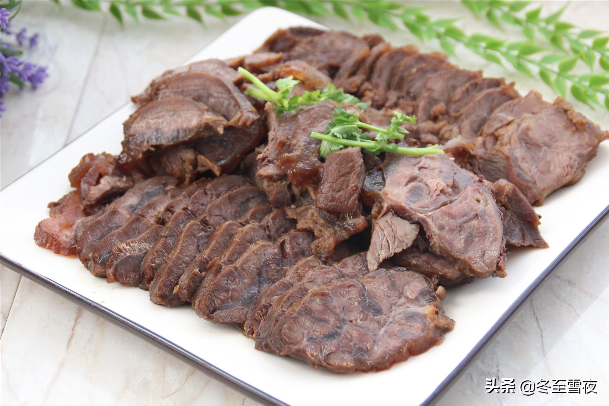 酱牛肉的家庭做法，颜色红润，酱香味浓，牛肉紧致，切片不散