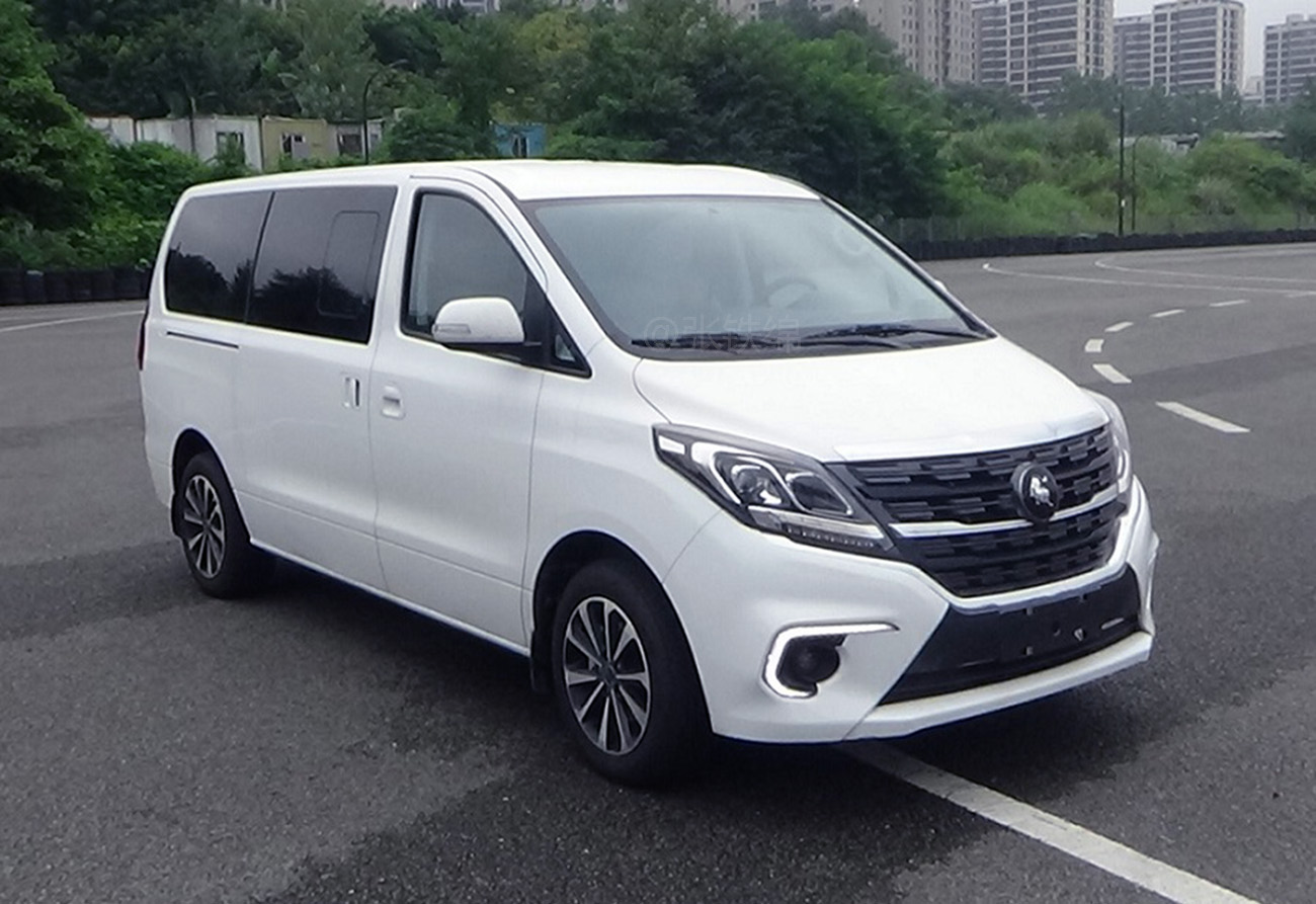 东风新款MPV曝光，外观很霸气，换新车标，搭载长城2.0T动力
