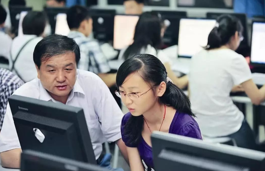 “文科生”和“理科生”对比，谁更有前途？听听过来人怎么说