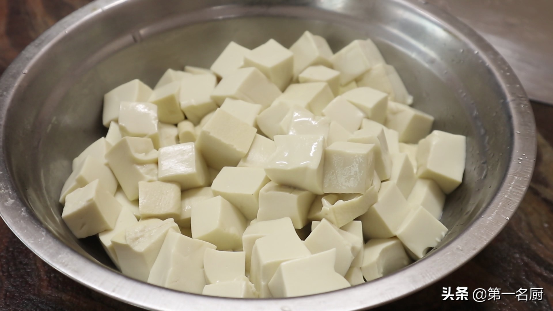 皮蛋豆腐凉拌的做法,皮蛋豆腐凉拌的做法 家常