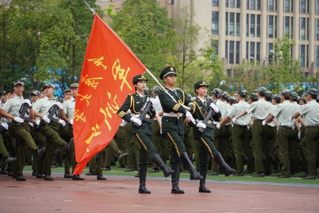 报告！重庆大学2020级新生集结完毕，请检阅！