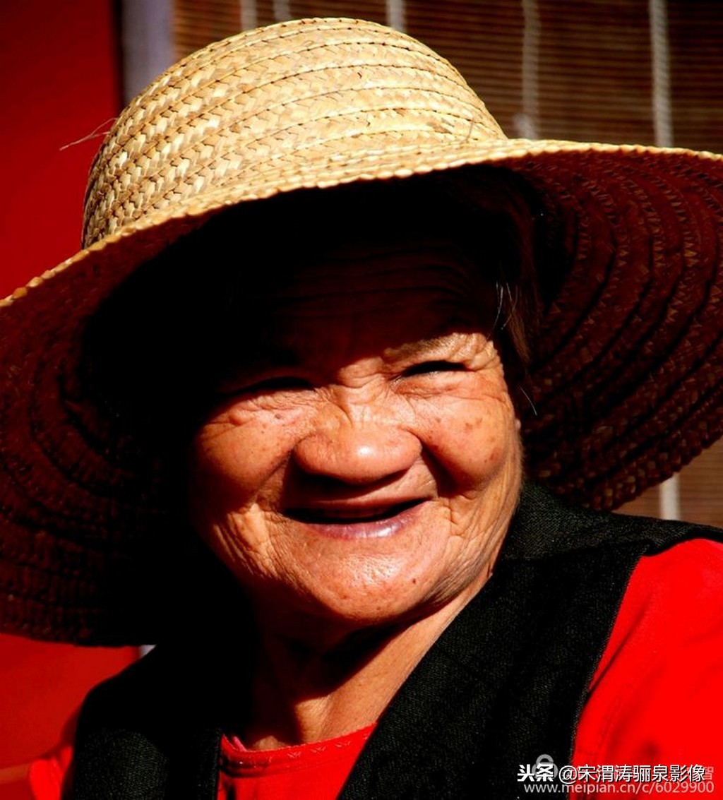 近40年来,因我至小就生活在农村,对农村农民的感情很深,经过我38年来