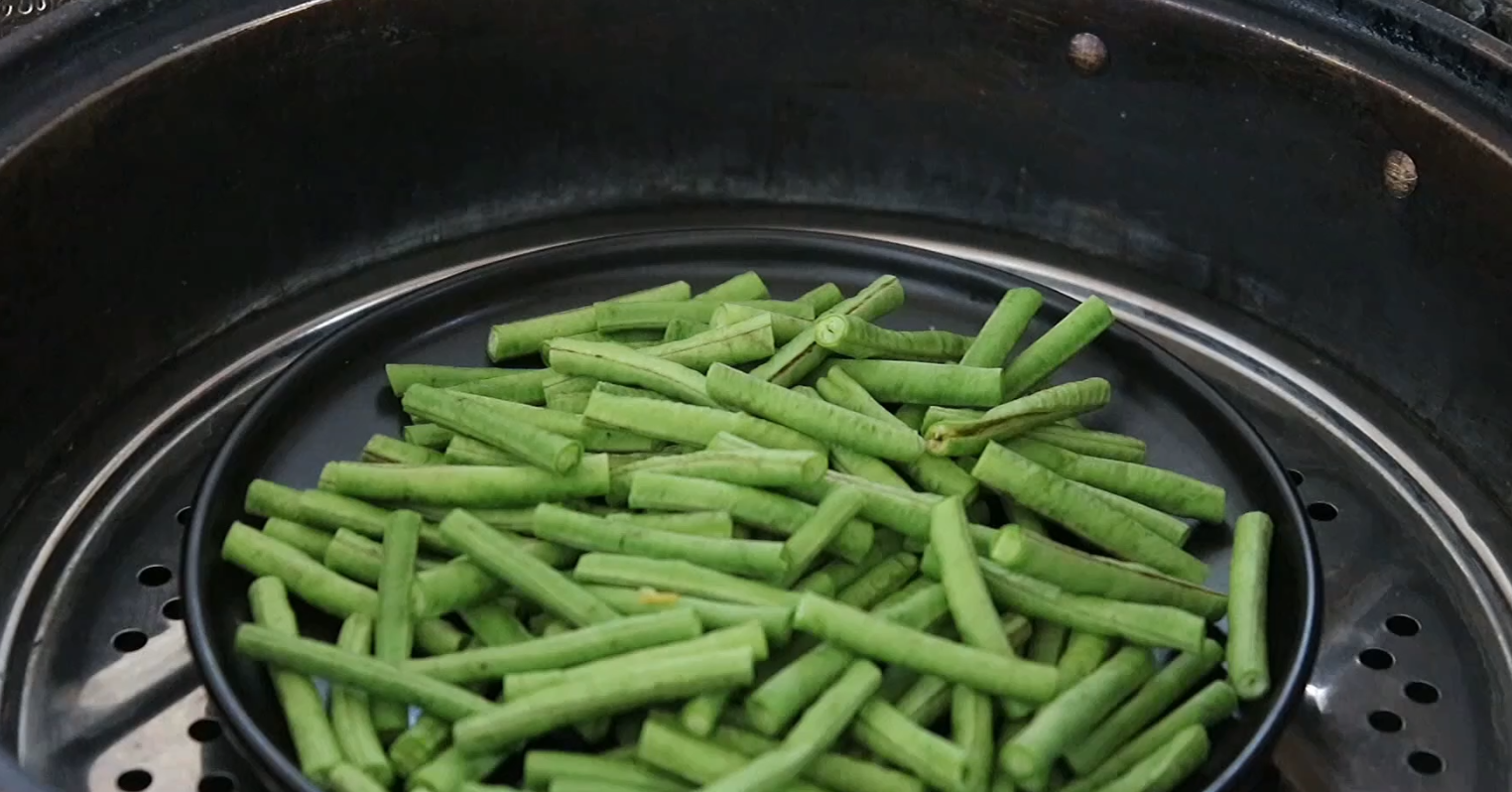 豆角最好吃的做法,不炒肉也不炒豆腐,看大廚怎麼做,出鍋真香