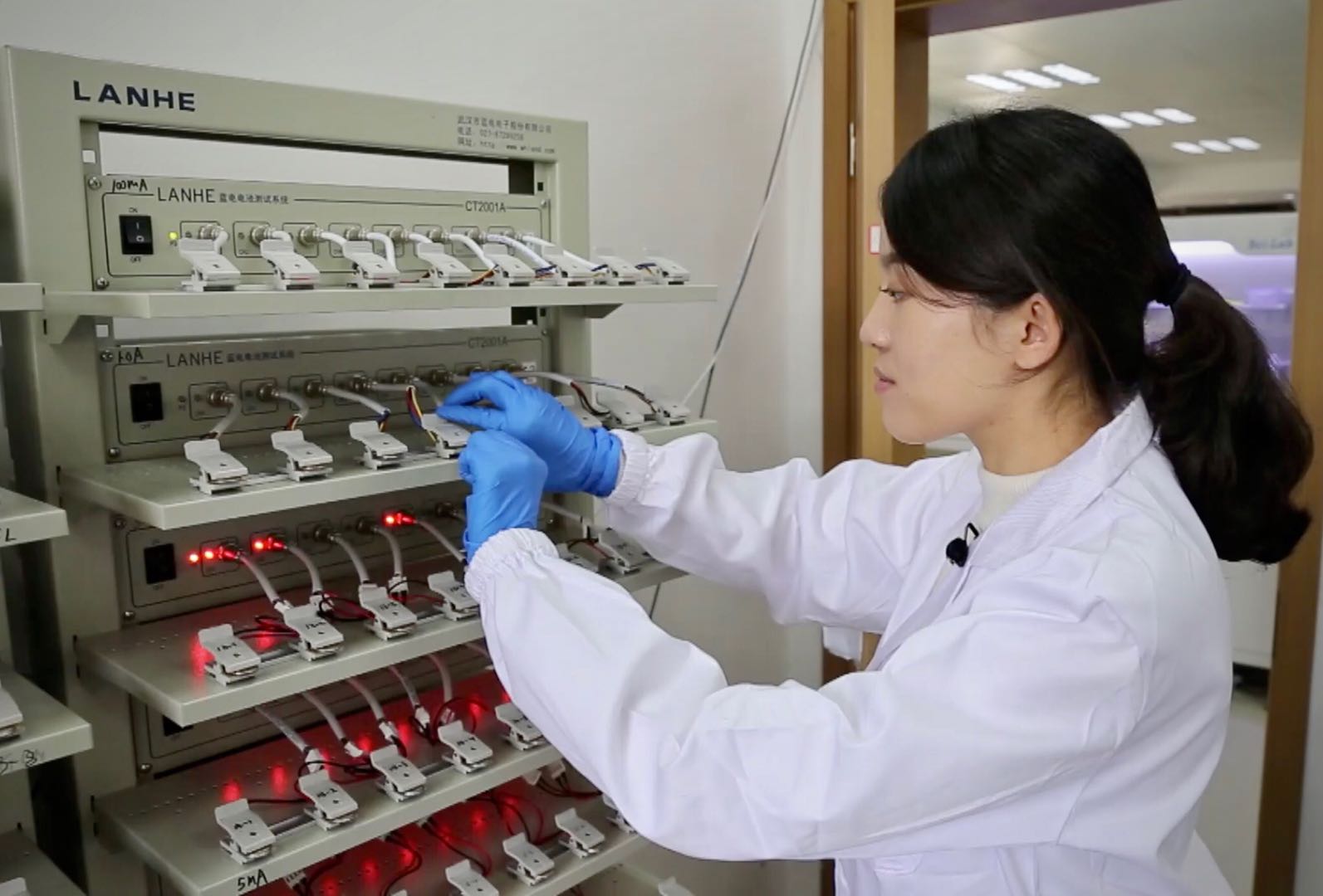 刷新青年科学家的新认知：她是康奈尔大学博士、浙大88年美女博导，破解电池储能密码