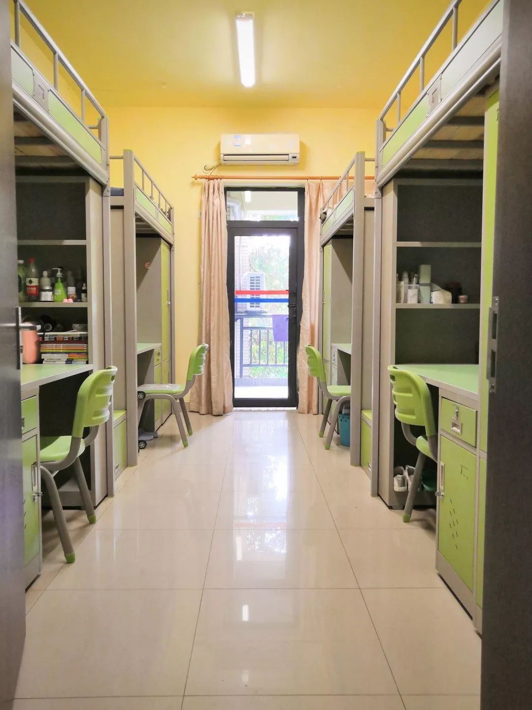 中国“宿舍”大学有哪些？海景房、不断电、咖啡机…学生：舒服