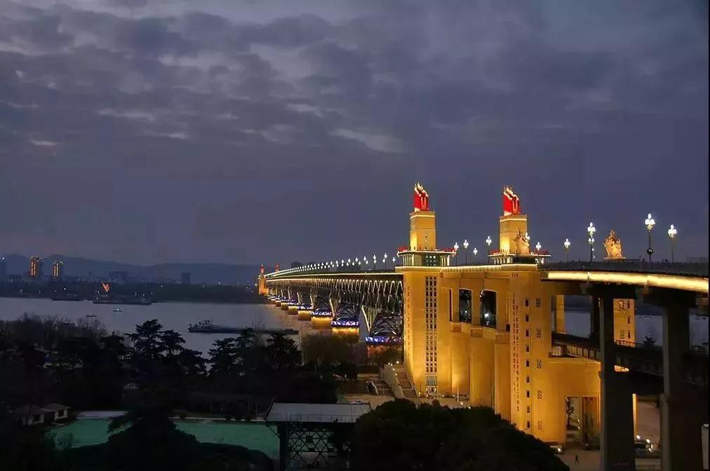 坐拥三大校区，占地5888亩，出门就是地铁，江苏这所985高校