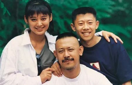 情史丰富的8位女星，一个比一个有故事，有人用爱疗伤有人毁声誉