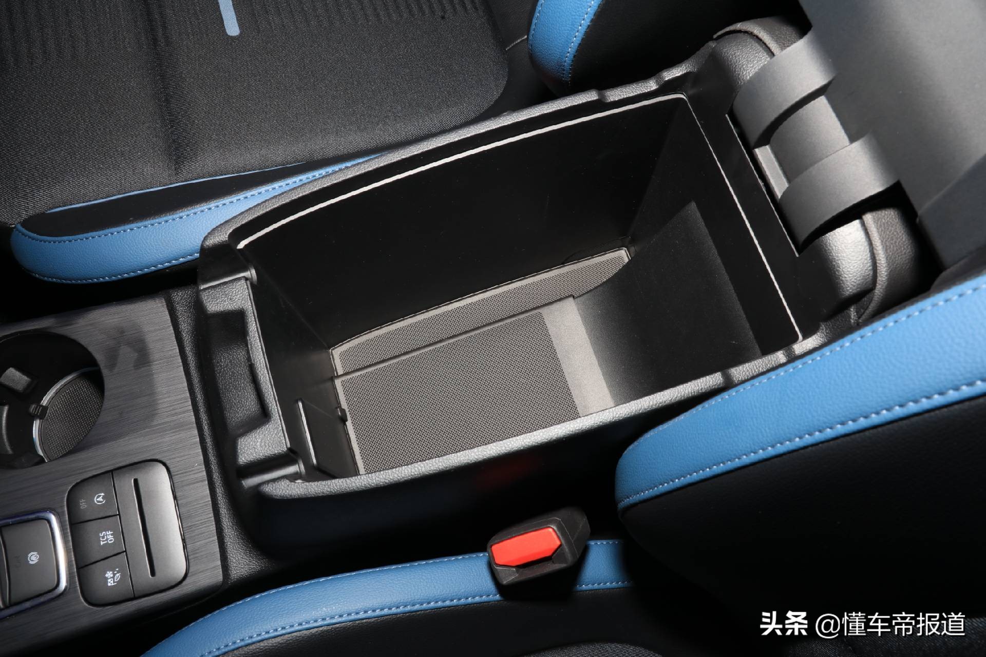 新车 | 15万元谁更吸引瓦罐迷？福克斯猎装版对比明锐旅行版