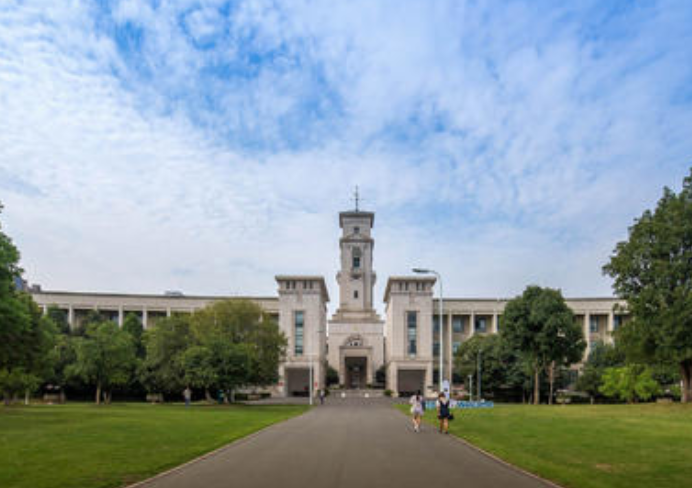 这4所“贵族”大学，今年分数线下调明显，每学费10万左右