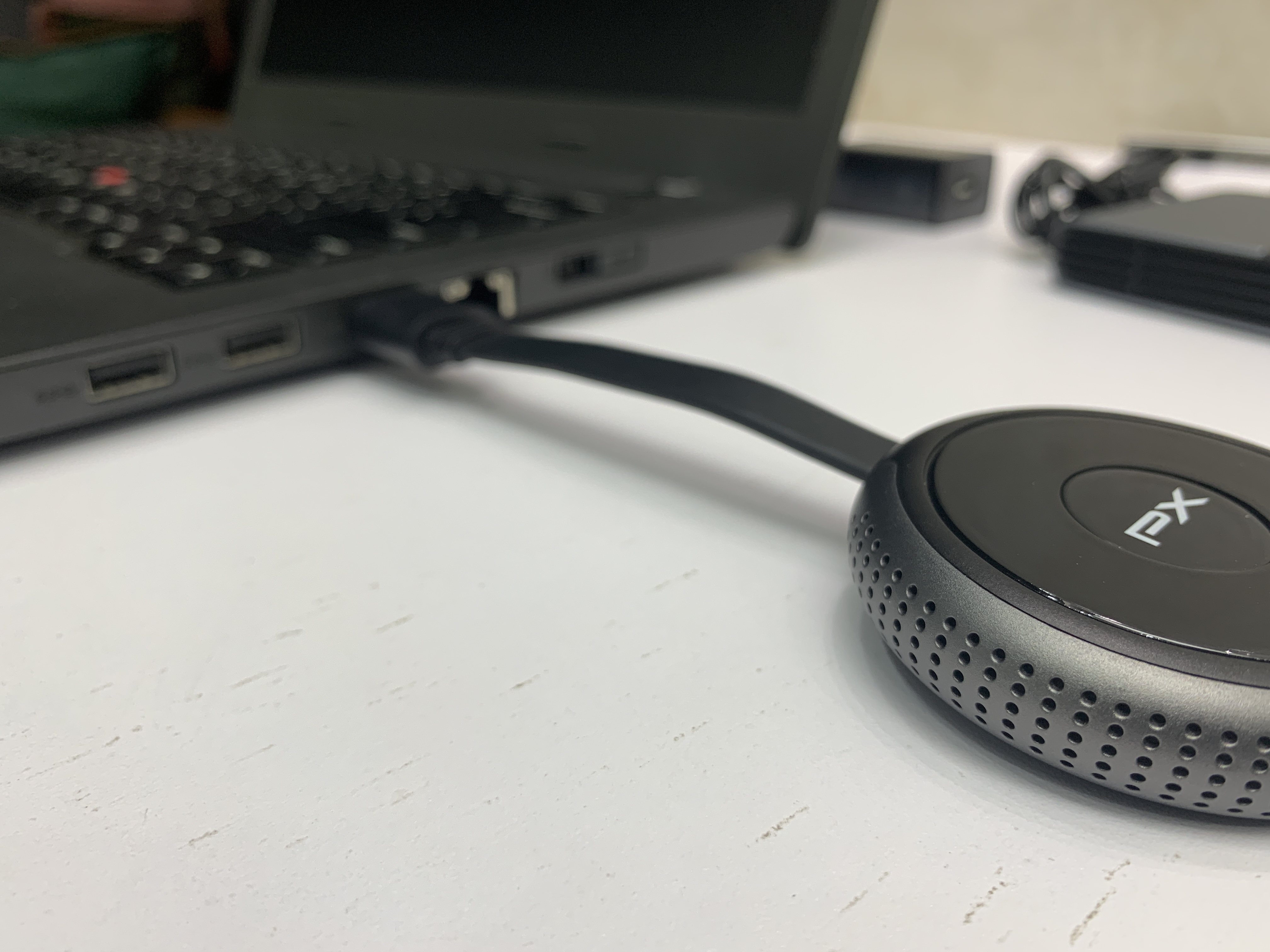 没有网络，没有wifi，笔记本电脑怎么无线投屏到电视和投影仪上