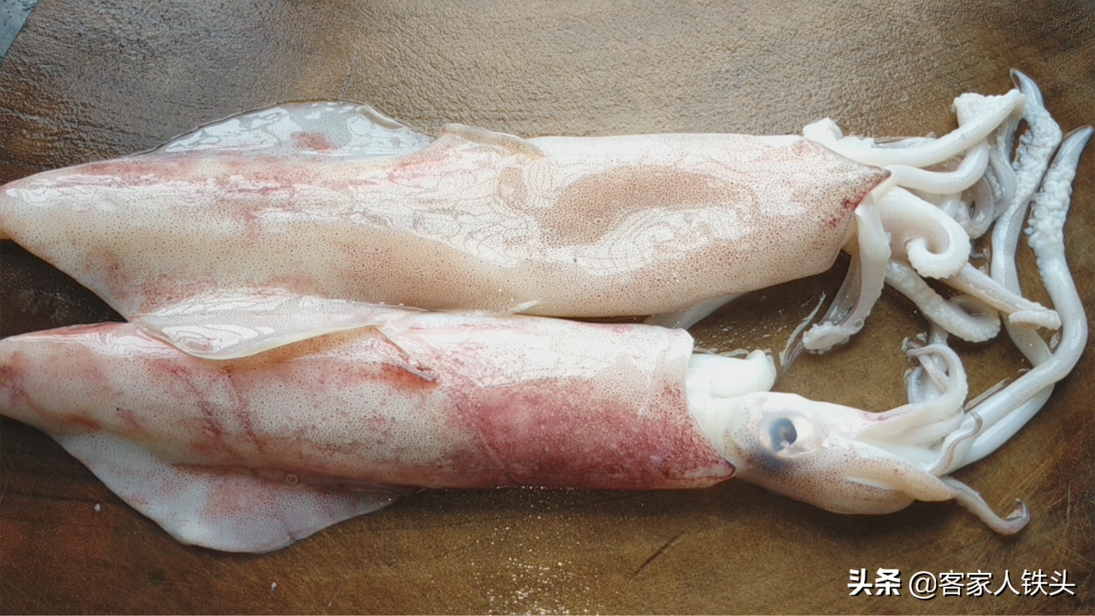 鲜鱿鱼别用炒锅炒,2只丢进砂锅里,不加一滴水,吃着更爽口解馋 - 餐饮