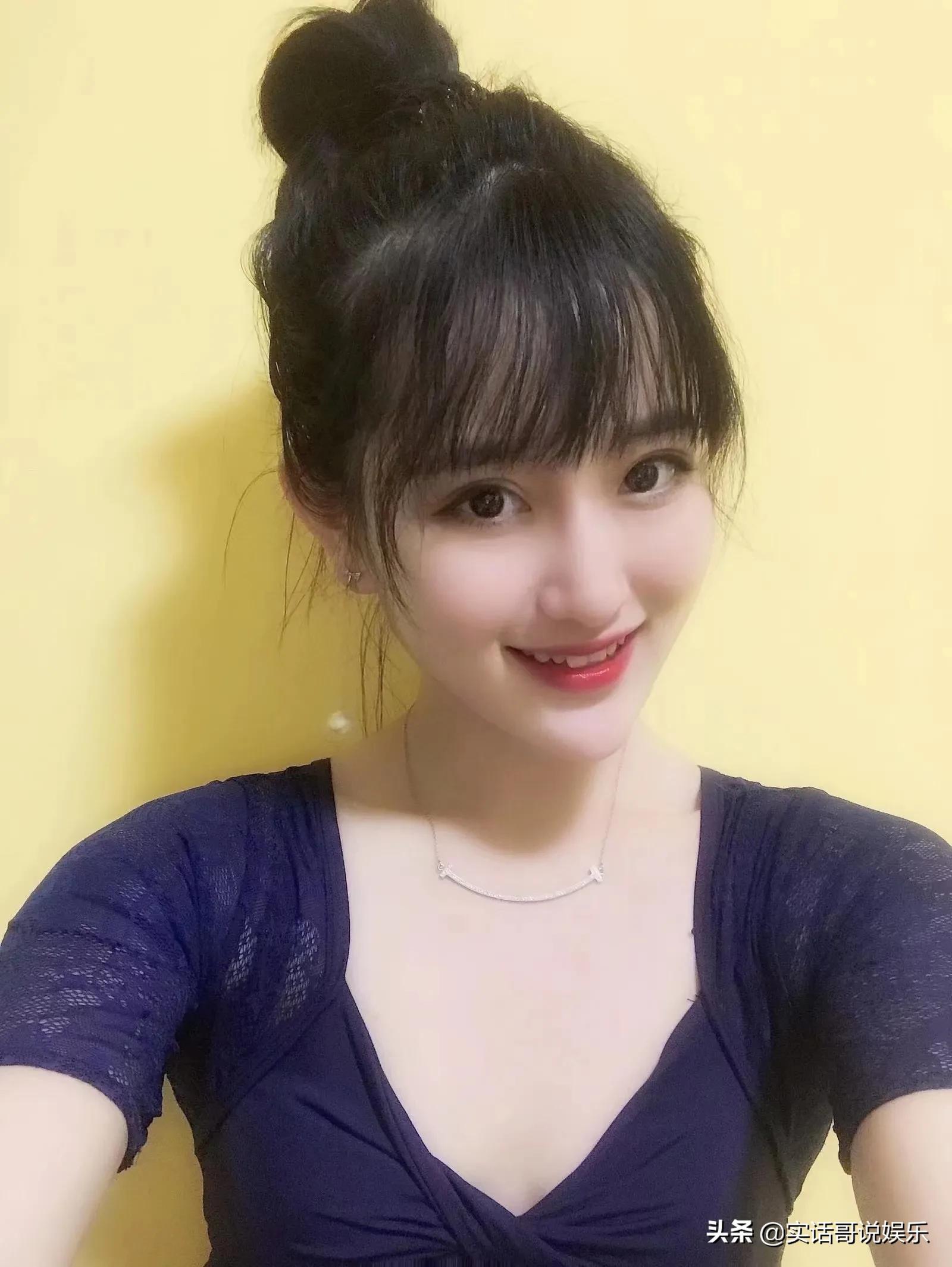 彭波是《疯狂的石头》里面谢小萌的扮演者,很多观众都已经很熟悉,但是