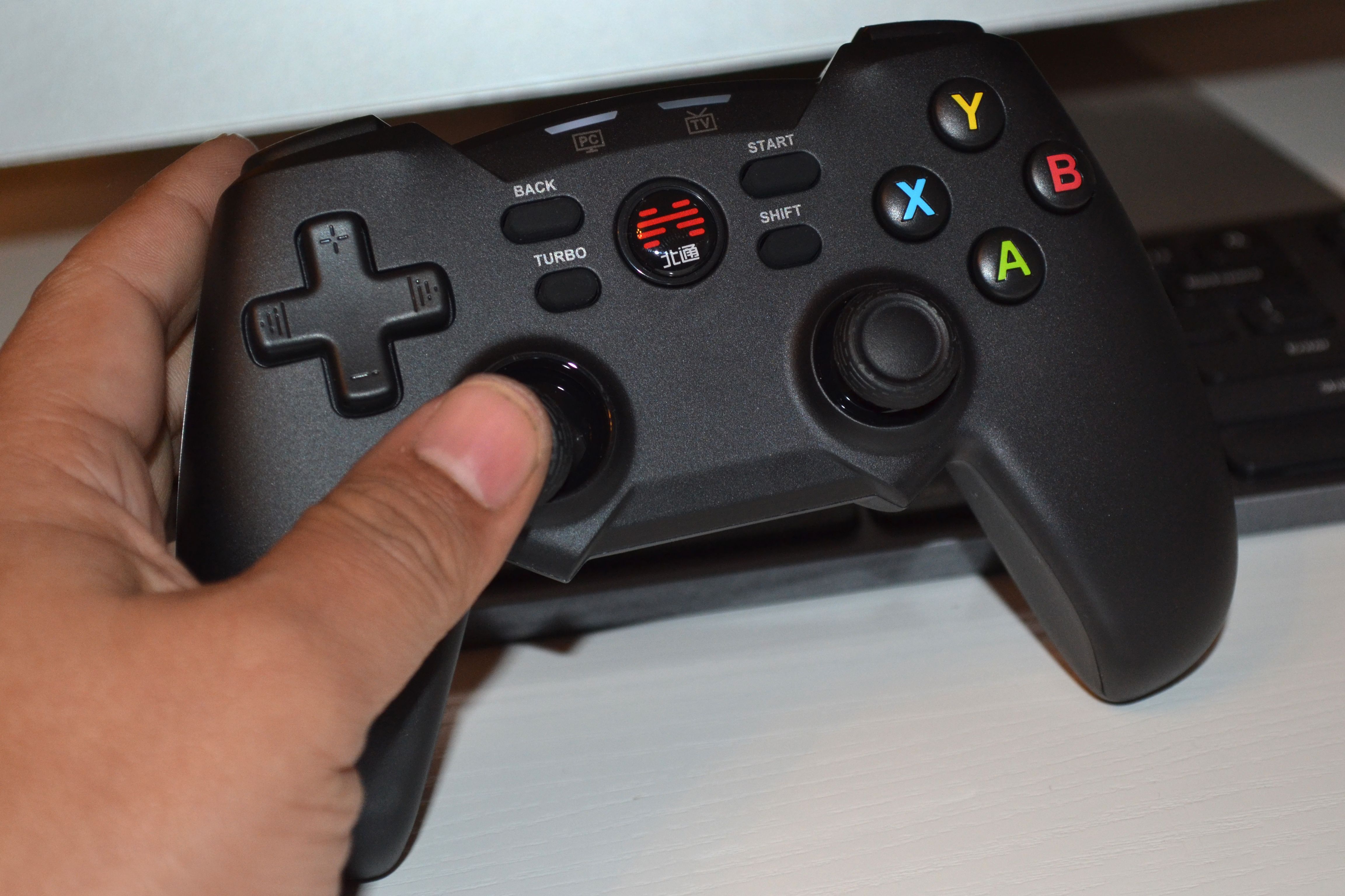 尽情尽兴打游戏 北通蝙蝠4游戏手柄试玩 最好的娱乐时光