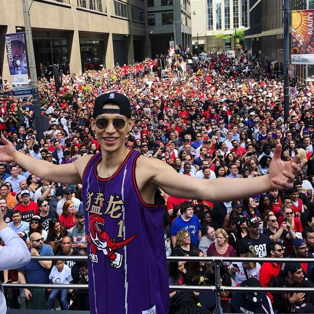 林書豪為什么沒人要nba（NBA沒人要？簽名鞋被一拖再拖？林書豪的生涯真正跌倒了谷底？）