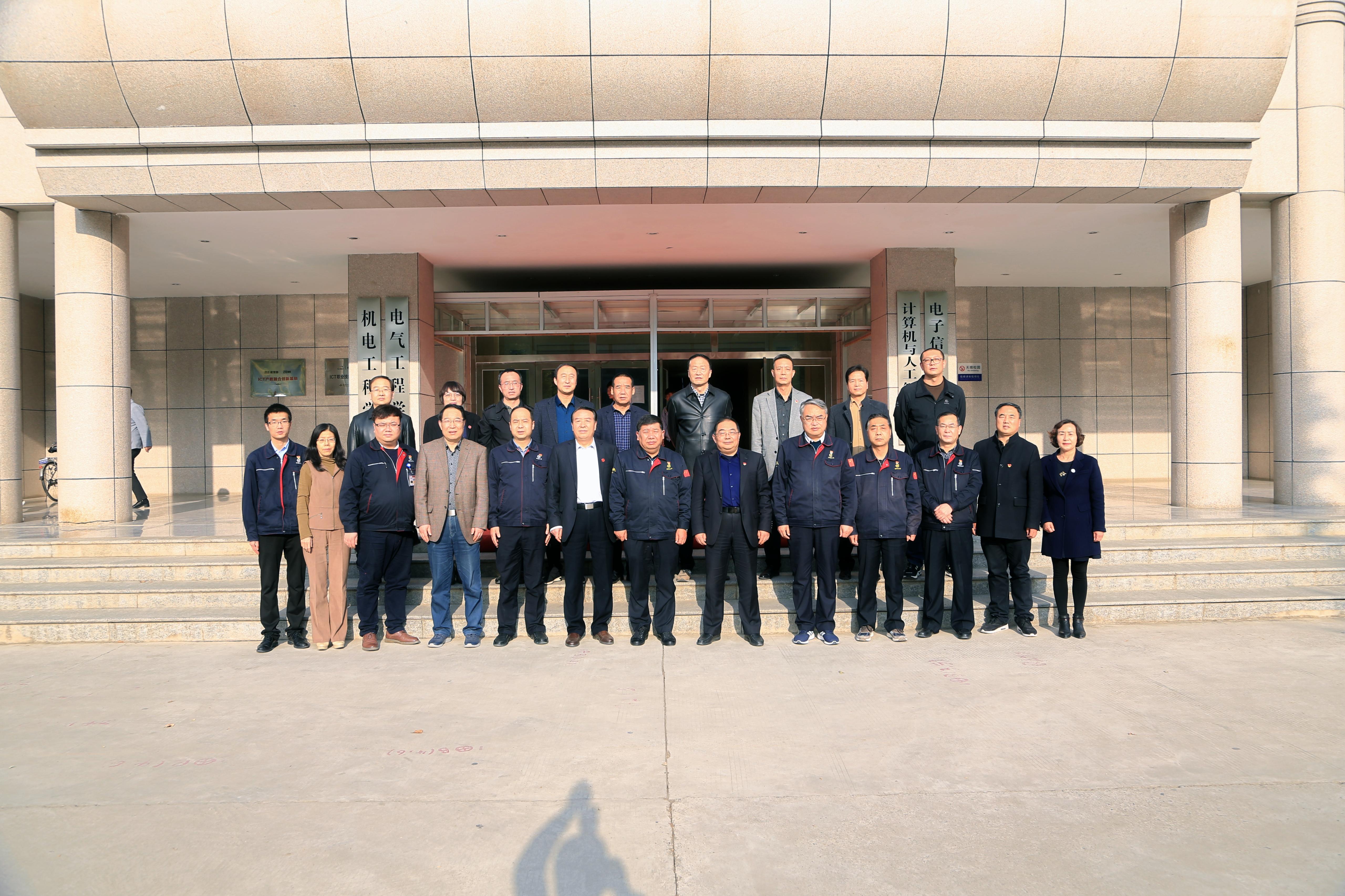 兰州工业学院与航空工业兰州万里机电有限责任公司举行座谈会