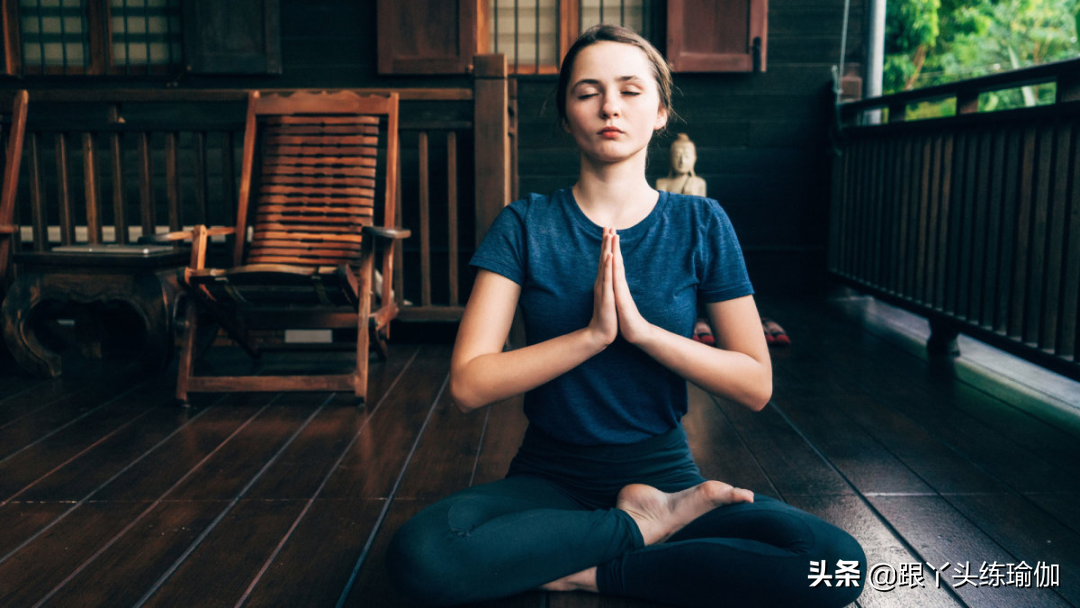 瑜伽配件瑜伽配件英文(瑜伽里​＂Namaste＂真正涵义是什么，你知道吗？)