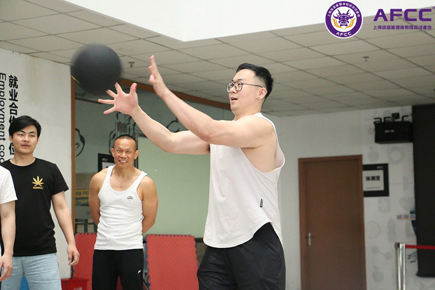 成都健身学校学费多少大概需要多少呢？