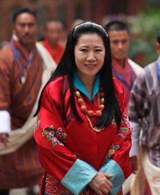 宫斗赢家不丹三王母：姐妹4人同嫁国王生下长子，打败受宠的大姐